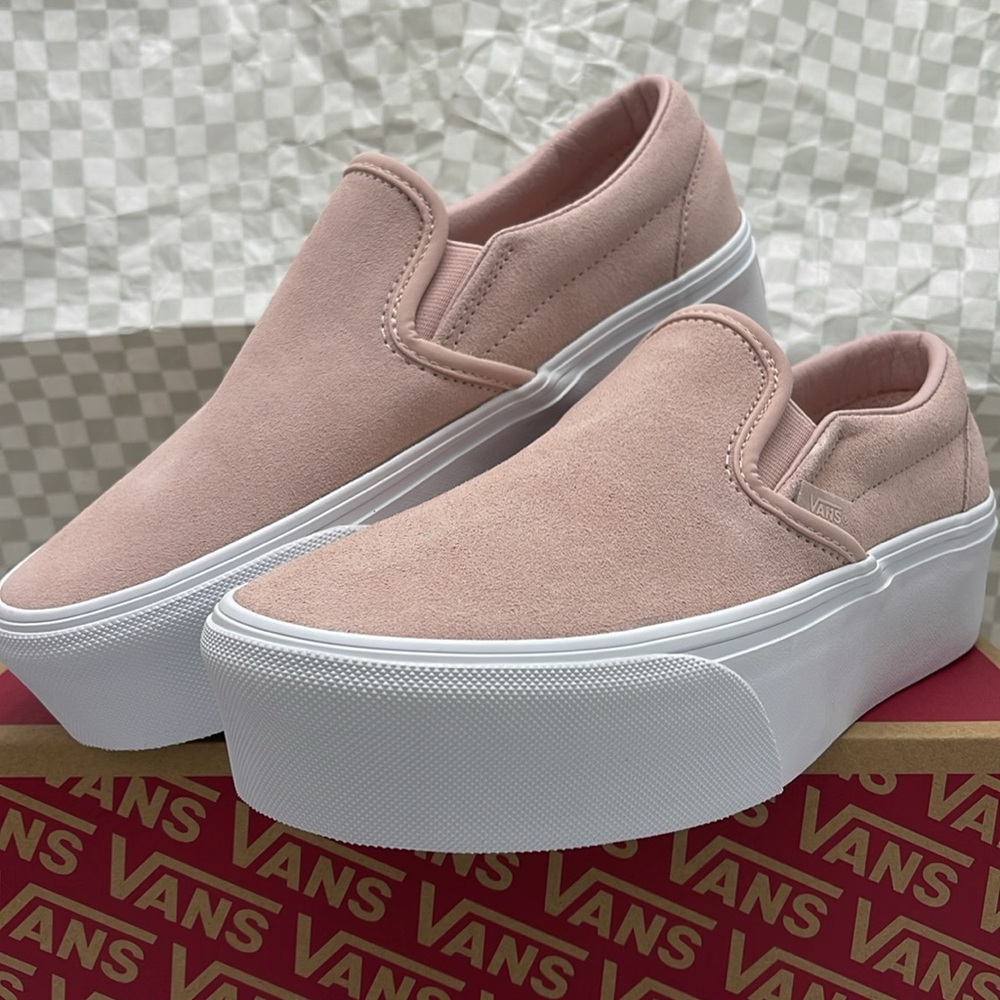 Vans WMNS Platform Sneakers Classic Slip-On Stackform
Mono Embroidery Rose Smoke - Picture 4 of 16